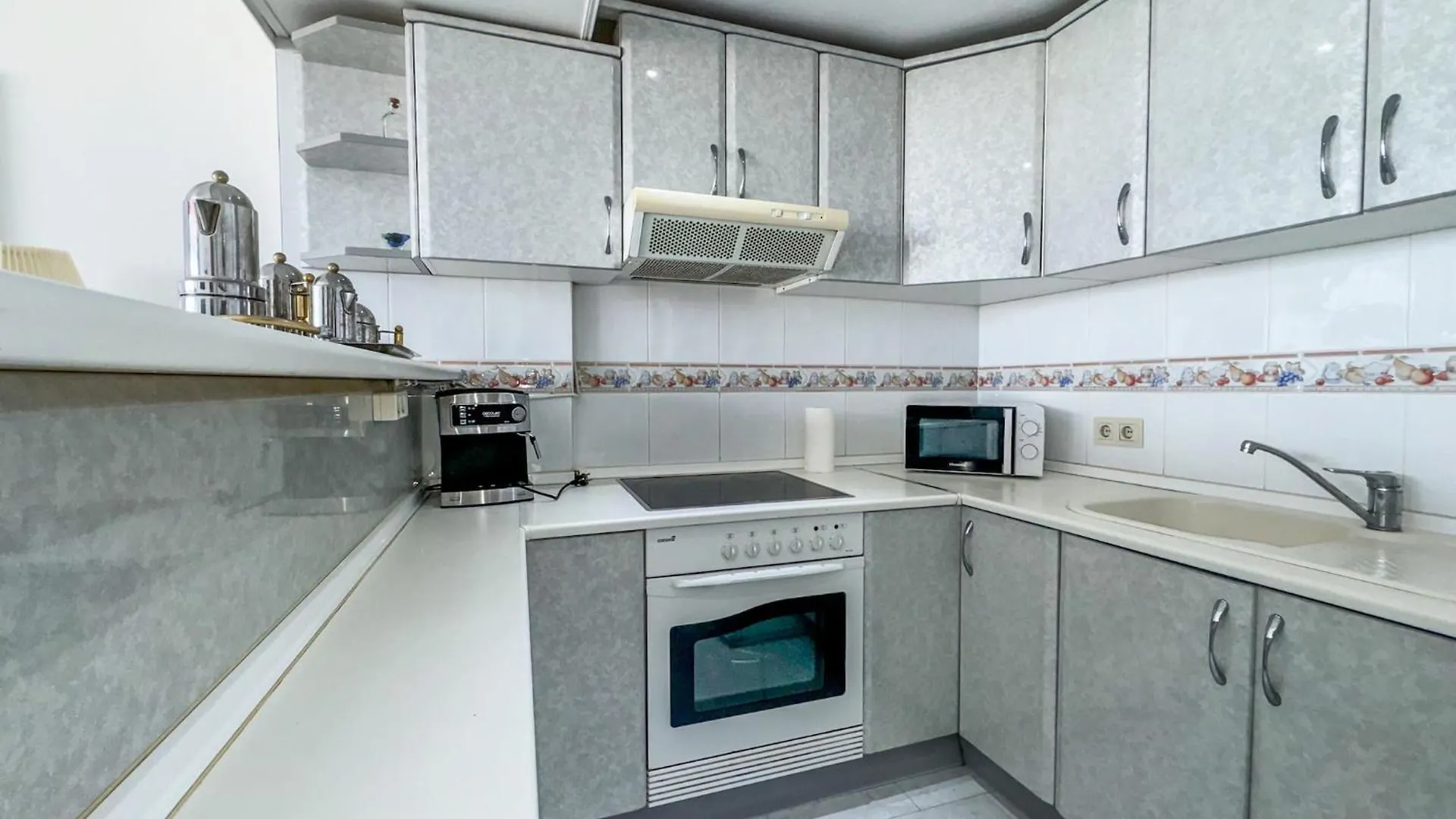 Coastal Comfort For Four In 토레몰리노스 아파트