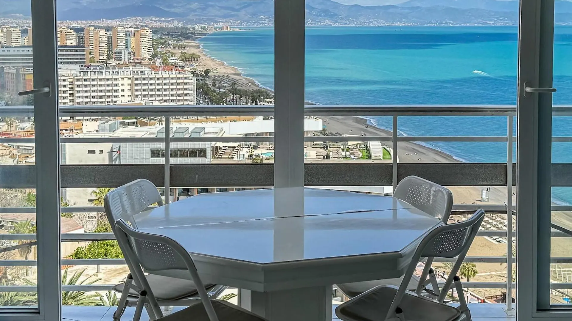 아파트 Coastal Comfort For Four In 토레몰리노스