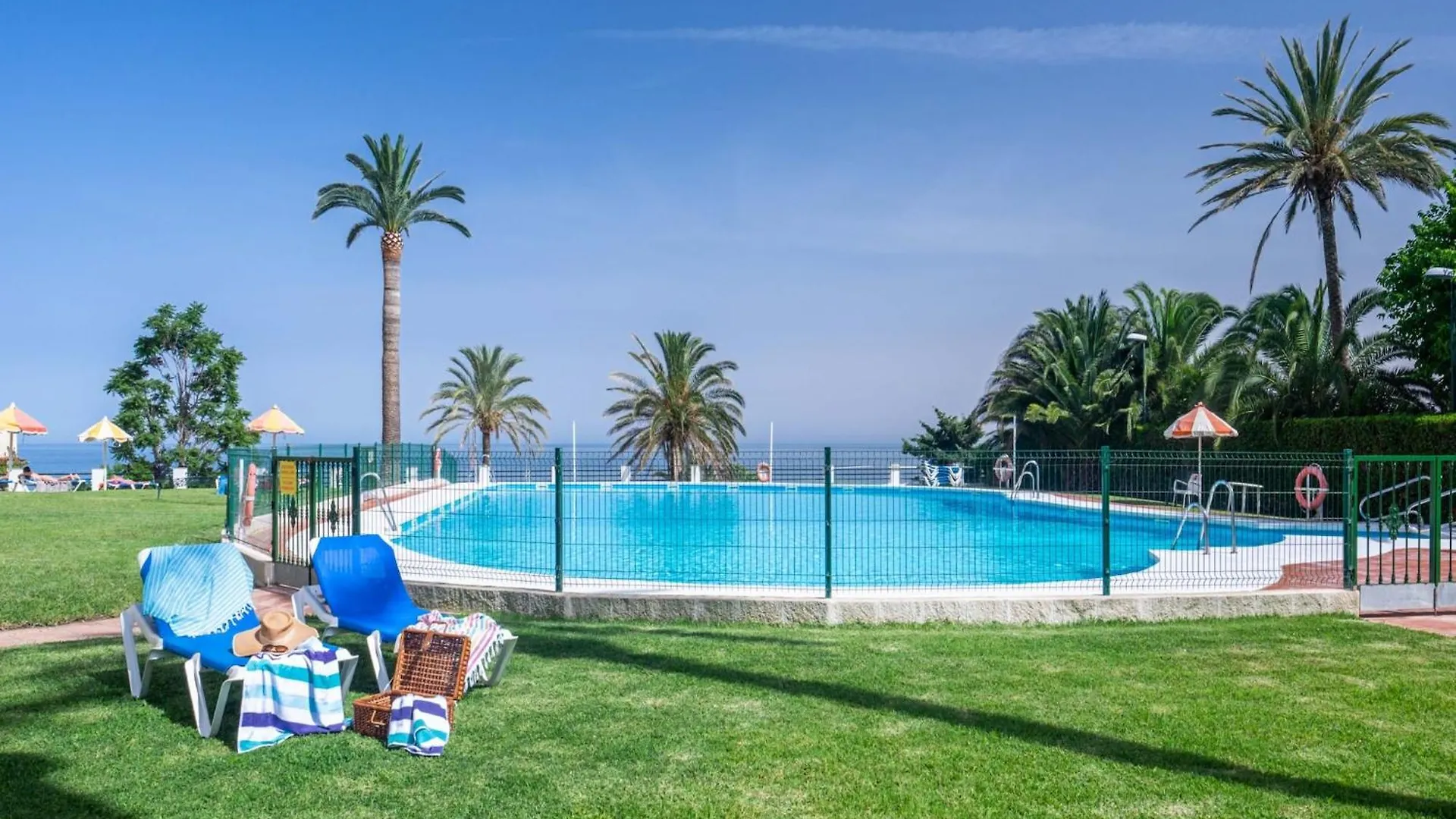 Coastal Comfort For Four In Torremolinos Appartement