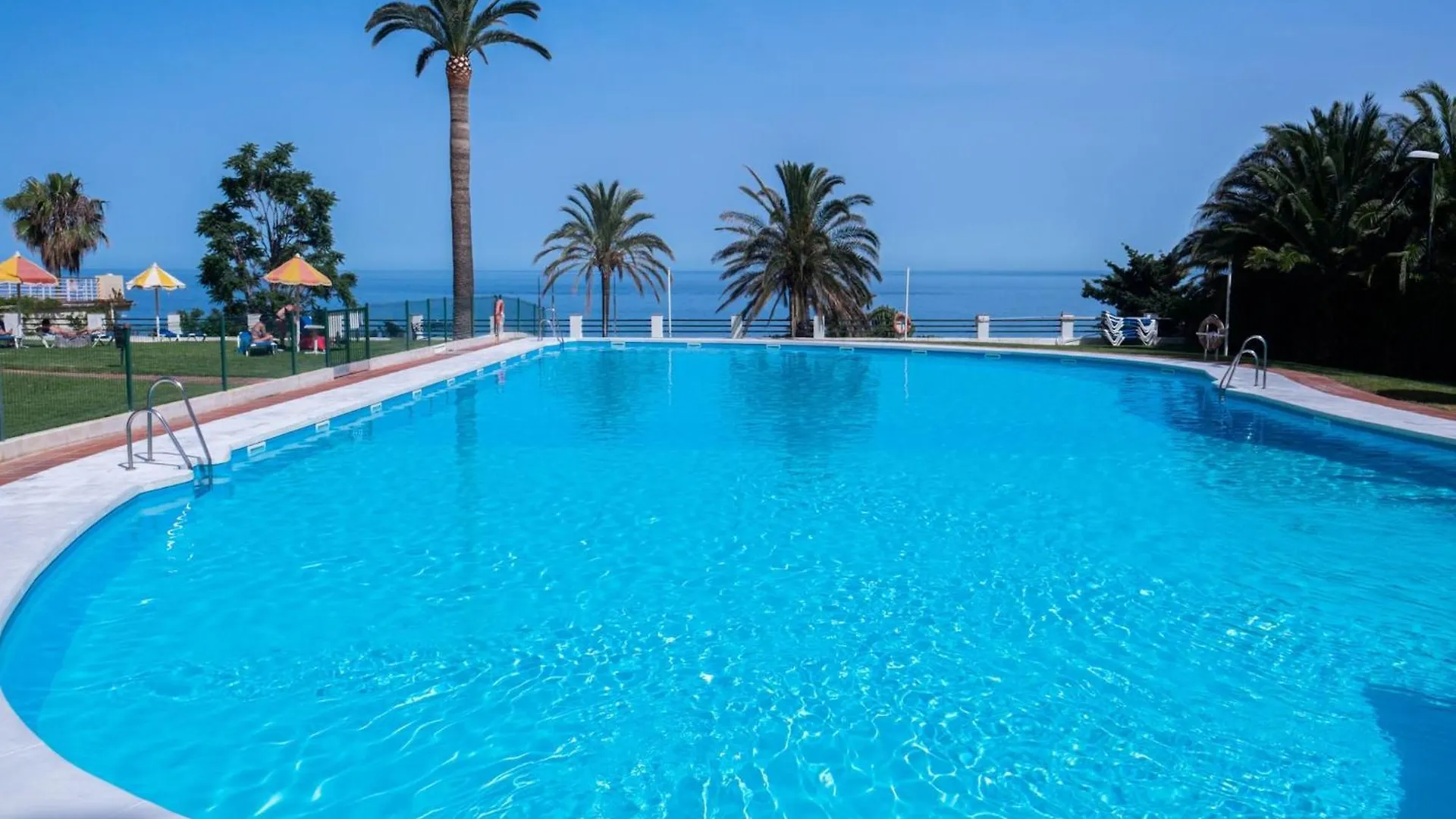 Coastal Comfort For Four In Торремолинос Апартаменты